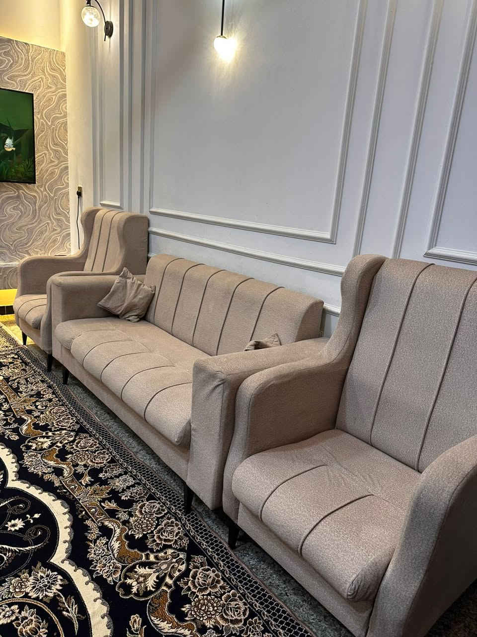 السلام عليكم تخم عشرةمقاعد للبيع صناعة عراقي السعر ٢٨٠ وبيه مجال للشراي رقم الهاتف ***********
