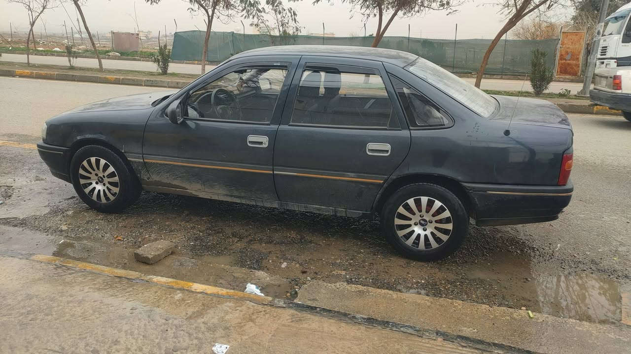 السلام عليكم فكترا موديل 92/حجم 16،سنويتها ل 2030/ هزه ورقم جدد شرط التحويل ول وكالة من الشرعي كابون بانزين موجود كير مكينة شرط مكينة مال گصة طخم تواير جديد طخم ورا وگدام مفتوحات كهربائياتها كلها شغاله سيارة مطوزه جميلة شرط بلا ضرر العنوان جانب الايمن /***********
