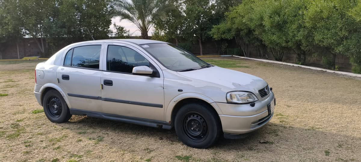 سلام عليكم 
اوبل استرا 2002 حجم المحرك 1600 مسكر رقم بغداد  

محرك جديد شرط لا تكلسات و لا سواد بالداخل مال حاوية ع ايدي

صدر امامي خلفي كلة جديد و غراض شرط اصلية

جويتر جديد شرط ع القفلة مال الشركة

ضفيرة جديدة 

بلكات جدد GM مالها البلادي 

تخم نوزلات جدد مالها البلادي 

منظومة سكيورتي جديدة 

راديتر جديد 

مي راديتر اصلي زيتي درجة أولى مو عادي

تخم تايرات جديد 

تخم ويالة جديد

منظومة تبريد كاملة راديتر جديد بس عوزها كمبريسر صار بي ضعف و ما بدلتة بداية الشتاء 

مرايات دعامية لايت امامي كلة جديد و مال حاوية 

مسجل و راديو شغالات

لايتات خلفية جديدة موجودة ما مبدلها السيارة تريد تبديل دسكات امامية و فلنجاتها نص عمر اما البنزات الخلفية مبدلهن و مبدل فلنجاتها و العنبار كذلك 

السيارة مشتغلها شغل مال جناي الله شاهد ادامة اول باول حتى الدهن مال محرك من الزين سعر اللتر 12 الف

السعر 45 ورقة و بيها مجال للطيبين 

السنوية ساقطة قبل 3 ايام مطلوبة 300 الف تنزل من السعر التحويل شوكت ما تريد

للتواصل***********   -   *********** بي واتساب و ماسنجر موجود
