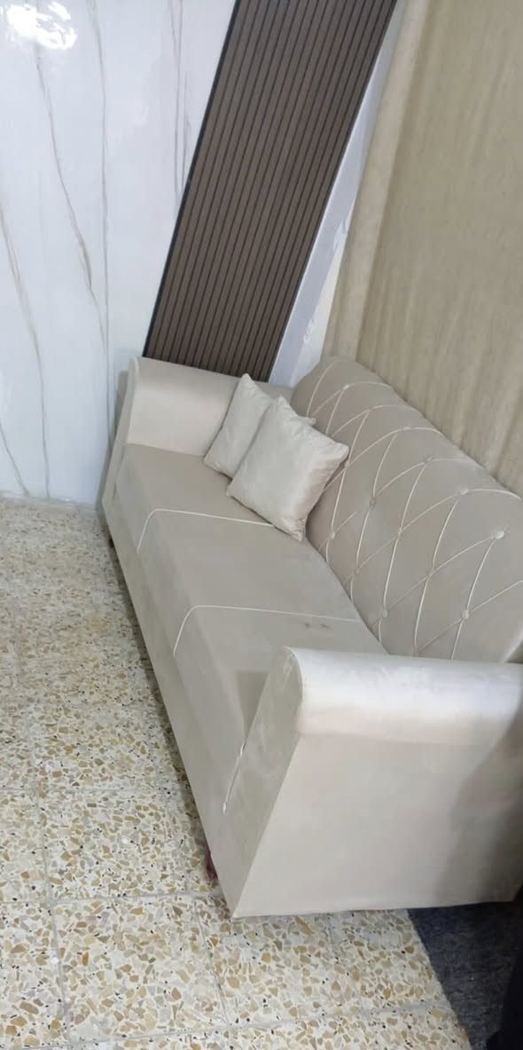 تخم 7مقاعد صاري اسبوع من اخذته
مال معمل   مكان بغداد  اي ضرر مابي 

***********

