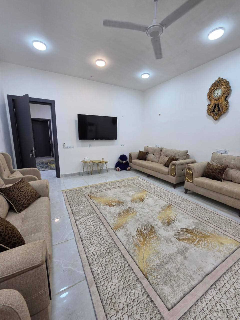 دار للبيع مساحه ٢٠٠ متر بناء درجه اولى طابوق جمهوري المكان الطهمازيه في مجمع الأمير السكني سند ٢٥ جميع الخدمات ماء مجاري تبليط كهرباء اناره مدارس وروضه ومركز صحي السعر ١٣٥ بيع مستعجل ماكو هيج سعر تعال واسأل للاستفسار ***********
