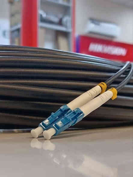 🔵 كيبل فايبر LC to LC – قطري جاهز للتنصيب

وفرنالكم كيبل فايبر LC-LC نوعية ممتازة، دقة عالية بالنقل، ثابت وما يقطّع حتى على المسافات الطويلة 👌🔥
مناسب للربط الداخلي والخارجي

المواصفات:
 • 🟦 نوع الكونكتر: LC to LC Duplex
 • 🟦 نوع الفايبر: OS2 Single Mode
 • 🟦 الكيبل: قطري (Outdoor) مقاوم للعوامل الجوية
 • 🟦 جودة عالية وثبات بالإشارة
 • 🟦 متوفر بأطوال مختلفة (حسب الطلب)

‏‎متوفر توصيل الى بغداد وجميع المحافظات 🚙🚗      

‏‎‏‎📞*********** 
‏‎‏‎📞*********** 

📲 رابط التواصل على واتساب مباشر
https://wa.me/9647759500059
https://wa.me/9647838334480

‏‎📍 العنوان : شارع الصناعة مقابل الجامعة التكنولوجية فلكة باب الرئاسة
