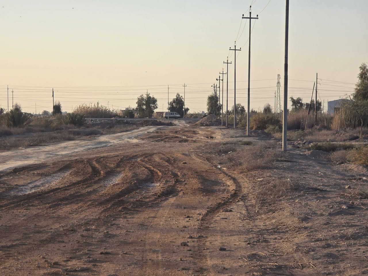 دونم للبيع وجها 20 ونزال125 يبعد عن طريق الدغارة ديوانيه ١٥٠ متر قرب مجمع الروان   متر كهربا ماي اساله مجاري عرض الشارع ١٥ متر وسبيس بلمستقبل يتبلط ***********
