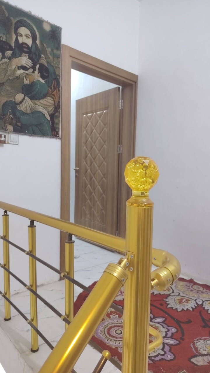 السلام عليكم ورحمة الله وبركاته
بيت 50 متر طابق ونص بناء بلوك العتبة نضيف كلش يحوي غرفتين نوم  بناء 2024 يصلح حسينية
يبعد عن الإمام كيلو 
عنوان  الجاير داخل فرع صيدلية صافي صفا 
وتساب ***********
