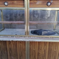 ميز كافتريا • نظيف • للبيع