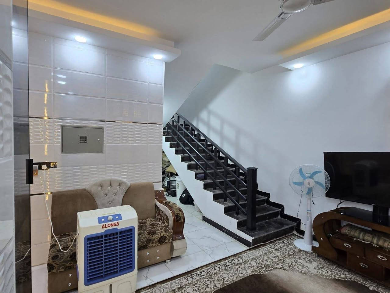 فيلا للبيع٣٦٠ م  مجمع السلام السكني مقابل جامعة الكفيل طابقين شارع ٦٠ ركن موقع مميز كل الغرف نظام سويتات للعلم العقار بأسمي للاستفسار اتصال عالرقم ***********
