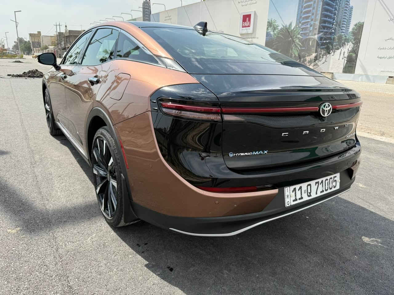 CROWN PLATINUM 2024 
HYBRID MAX
سلام عليكم 
كراون بلاتينيوم موديل 2024 
هايبرد ماكس 
‏فول مواصفات ‫1/1
رقم بغداد  
ماشيه 21 

 المواصفات 
-كاميرا فيس 
-منفذ خارجي  
-توقف ذكي للسيارة 
-سستم صوت 11 سماعة + مضخم كبير  JBL بلادي 
-خزن  ميموري للمقاعد 
-المقاعد تدفئه وتبريد 
-بنوراما 
حساس تجاوز 
-رادار امامي خلفي 
-حساسات امامي خلفي 
سنسر دخول الانفاق 
-5 كاميرات 
-نقطه عمياء 
-تدفئه ستيرن 
-تحكم ستيرن 
-قيادة ذاتية  
سيارة اني مستوردها الي شخصية 
مكانها  المنصور داودي 
ما موجود على فيس 
***********
