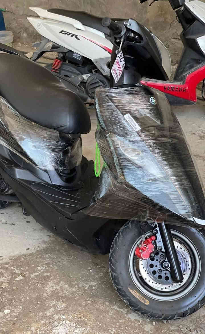 دراجه ماكس ثعلب للبيع

دراجه بلاديه نكره سلف بأي وقت كهربائيات كله شغاله مابيه كل نقص سلف هندر كله شغال اشاير يمنه يسره لايت عالي ناصي قفل ستيرن كله شغاله مكينه ناعمه حلوه شلعه معدل تخبل تاير جديد اوراق كامله مكاني غزاليه السعر 450 وبيها مجال ***********
