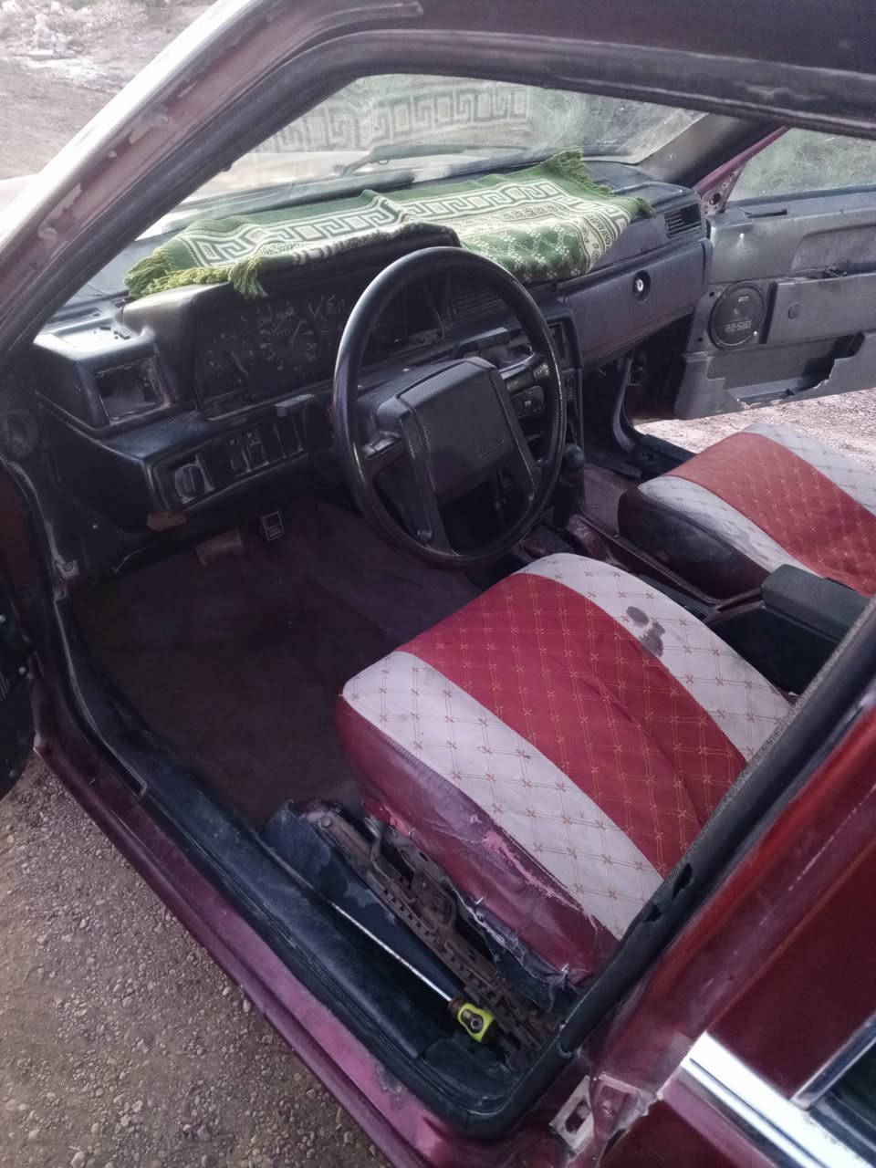 السلام عليكم للبيع فولفومديل 90محرك كيراوتوبلادمامحورسنوية جديدة  لحد28السعر23بيهامجال مكان السيارة الديوانية ***********
