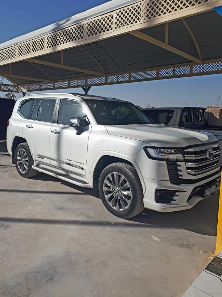 سلام عليكم/ للبيع لاندكروز 2023 فئه VX فول مواصفات لمتدد كفاله عامه من الشخطه ماشيه (47.000KM)
ومكان السياره موصل
السعر (725)ورقه وبي مجال 
(***********)
(***********)
