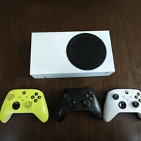 اكس بوكس سيريس اس • ٣ جويستك اصلي • السماوة