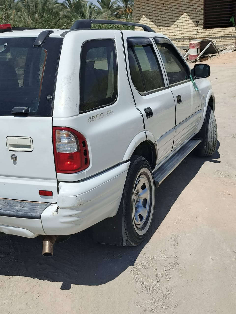 السلام عليكم سيارة أزوزه ياباني للبيع موديل 2000 السعر 65 وبيه مجال *********** سياره جاهزه مانقصها شي
