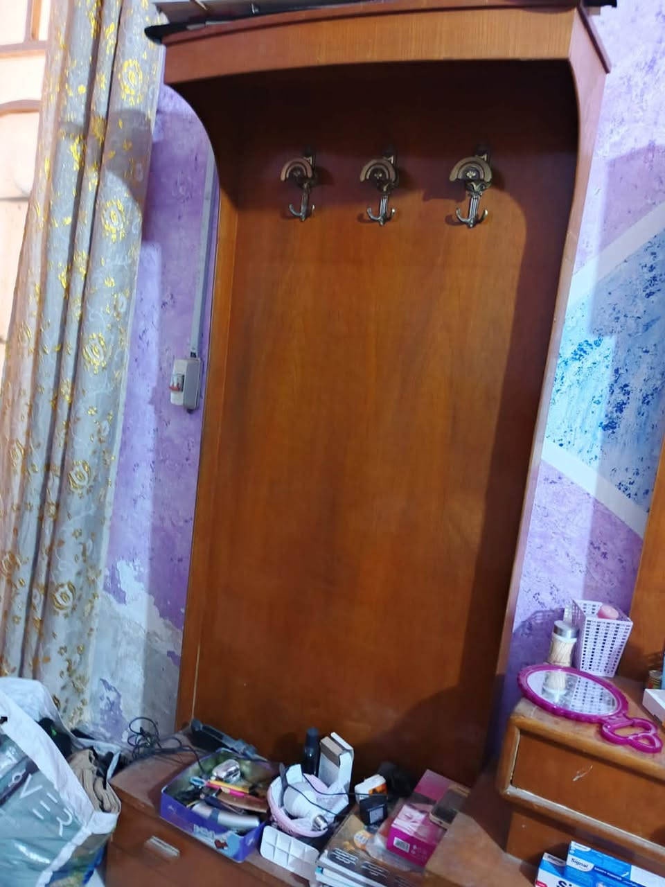 غرفة نضيفة عراقية صاج وياهة دوشك من ضمنها سعر 300 وبيها مجال بصيط عنوان بغداد السيدية حي الاعلام قرب العاب الكرخ. الي يريدها يدخل خاص يراسل لو يتصل على هذا الرقم *********** بي وتساب
