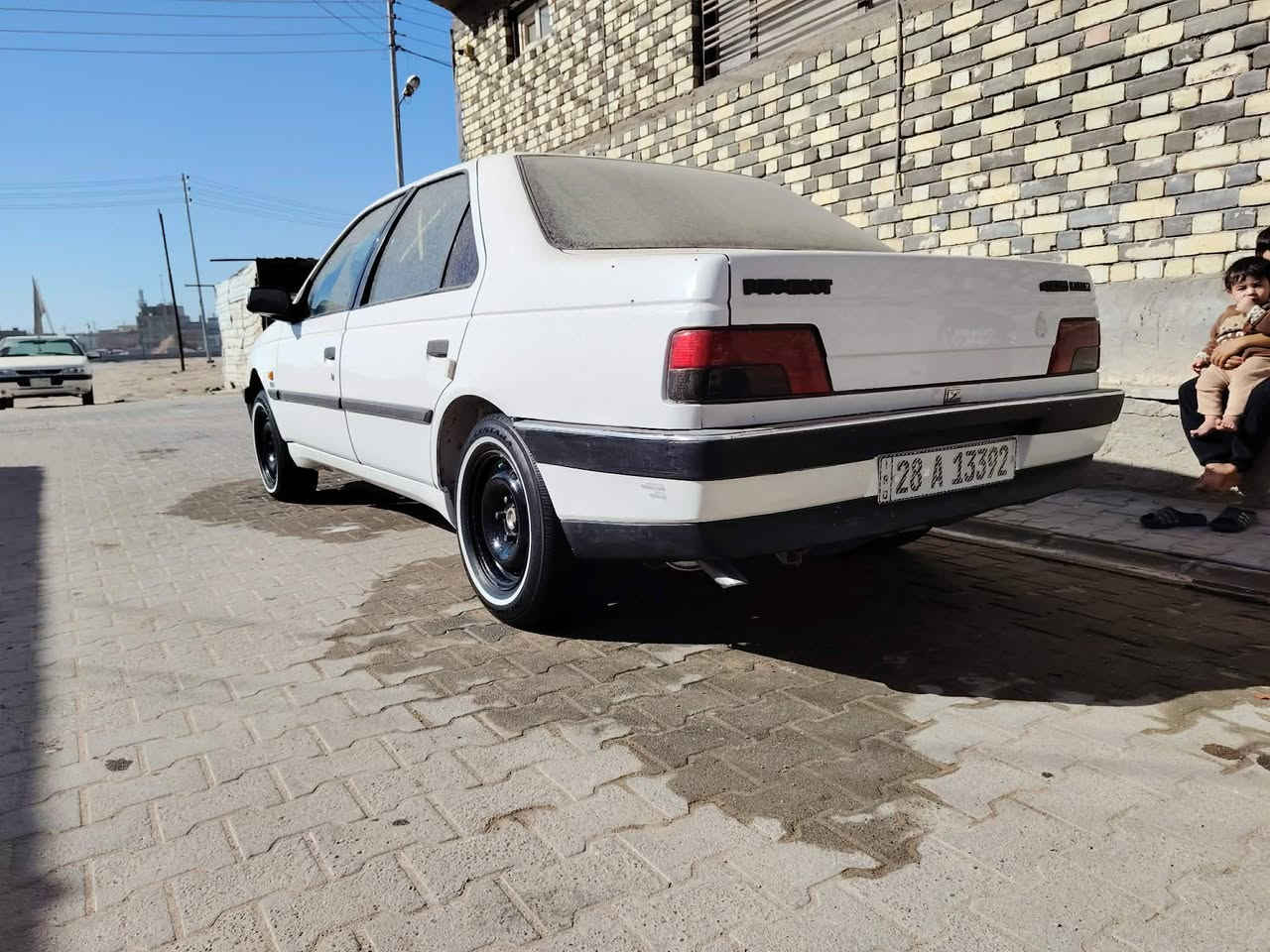 سلام عليكم بيجو 405 مديل 2012 مكفوله من ضربه وصبغ وتبديل مكينه كير حداديه كله جاهزه رقم نجف سعر 46 وبيه مجال لشراي مكان نجف عسكري ‏‪***********‬‏
