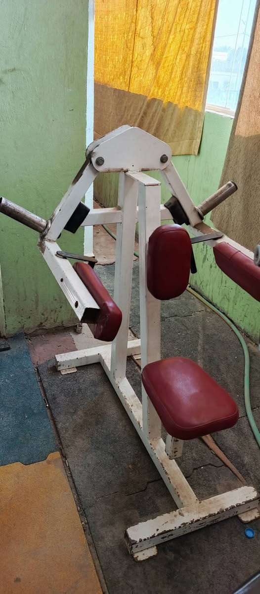 قاعة كامله للبيع بسعر مناسب جدا  مكانها الحلة برنون ***********
