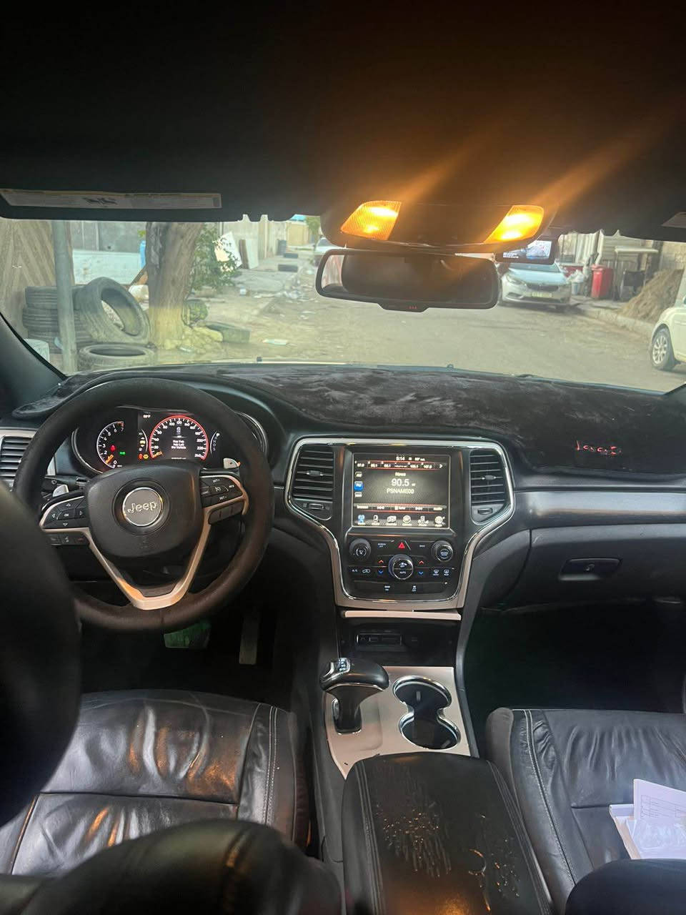 السلام وعليكم جيب 2015 للبيع فقط 
الحادث موضح بالصور والسياره جاهزه من كلشي مكان السياره بغداد  الكراده السعر 175 وبيها شي بسيط للتصال *********** بغداد, العراق
