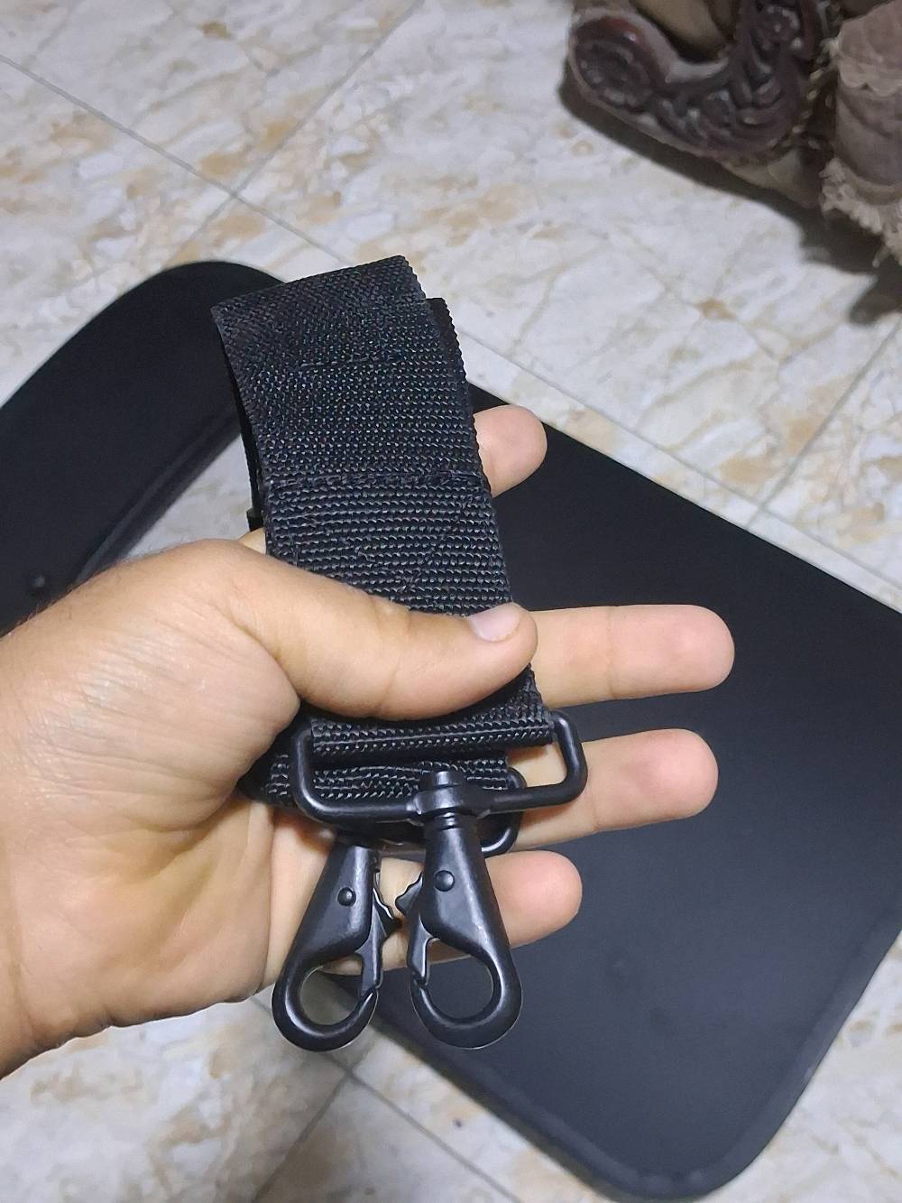 السلام عليكم ورحمة الله وبركاته عندي غراض تصفيه محل بقت منهن عندي  بل بيت شي قليل مو هواي كلهن درجه اولى ماكو مستخدم الي يحب يستفسر مكاني بغداد متواجد عل خاص