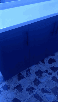 السلام عليكم كاونتر للبيع جديد بالجيس غير مستعمل نبيعه بسعر المستعمل لضيق المكان قياس ٣ أمتار تعليك وتحضير وسنك متر ونص الداخل بلوك المنيوم والخارج hdf وسطح الكاونتر سنك وتحضير مرمر عنوان بغداد مدينه الصدر للاستفسار الاتصال على الرقم ***********
