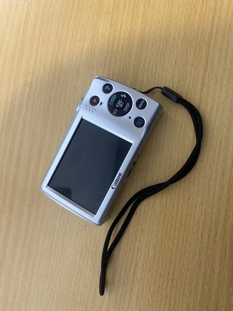 Canon PowerShot A2500 
مستعملة-نظافتها ٩٥٪؜
ويه بطاريتها الاصلية و الشاحنة

المواصفات:
الدقة: 16.0 ميكابكسل 
العدسة:تكبير بصري (Optical Zoom) 5× 
عدسة واسعة (28–140 مم 
الفيديو: تصوير فيديو HD 1280×720p. 

• Auto Focus (تركيز تلقائي) + تتبع الوجوه. 
• فلاتر 
تعويض التعريض ±2 EV للتحكم في سطوع الصورة. 

الفلاش: يدعم الأوضاع Auto/On/Slow وغيرها. 

الأبعاد:(حوالي 97.7 × 56 × 20.9 مم). 
الوزن: 125 جرام وية البطارية. 
 
تصوير بانوراما مؤثرات خاصة. 
مناسب للمبتدئين 
السعر 145 و بيها مجال


**إذا كنت صاحب هذا الإعلان وتريد حذفه لأي سبب، رجاءا أرسل رسالة إلى الدعم الفني**