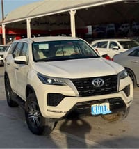 تيوتا فورجنر 2022  خليجي مكفولة كفالة عامة  ماشية 22 الف  مكينة 4 سلند...