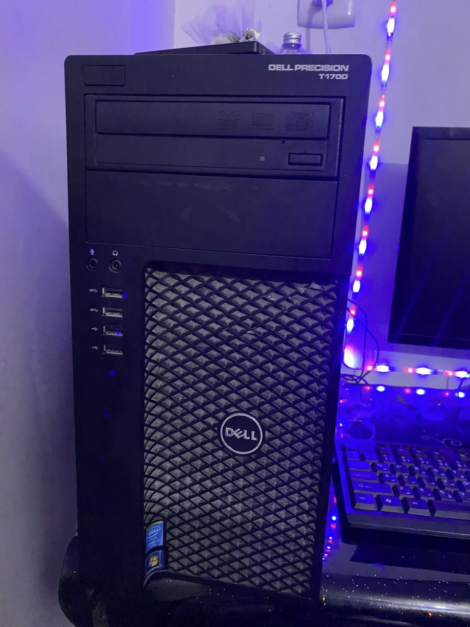 سلام عليكم
رمضان كريم
حاسبة للبيع

كارت شاشه 1050ti
معالجi7الجيل الرابع
رامات ddr3 16 غيغا
هاردhdd500
هاردssd256
شاشه 22 انج 75hz
كيبورد +ماوس
UBS1500
السعر 400 بيها مجال اتصال ***********
صلاح الدين /قضاء الدور
