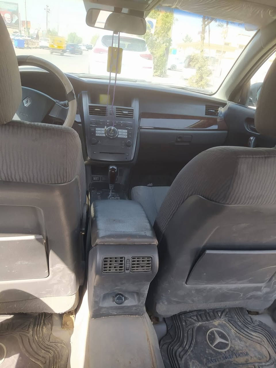 سلام عليكم للبيع رينو سافران ٢٠١٠  مكينه ٦ فتحه بالسقف مري شفط بيها فقط بارد بالدور الخلفي  
تريد وكاله تريد مداور بسمك سعر ٨٥
***********
