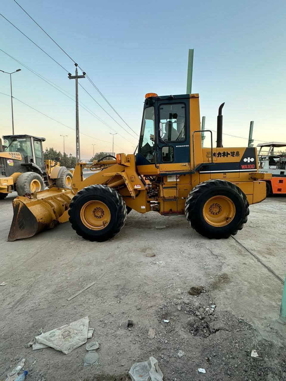 للبيع: كوماتسو عظم (100) - بحالة الوكالة ونظافة تامة 🚜
للبيع شفل كوماتسو (عظم) حجم 100، محرك 6 سلندر، الشفل نظيف جداً وجاهز للشغل مباشرة:

✅ الموديل: 1995 (مسجل 2015 منفيس دخول جديد).

✅ ساعات العمل: 6400 ساعة فقط (شغل قليل).

✅ المواصفات: محرك وجير بحالة ممتازة، كفاءة عالية بالعمل.

📍 المكان: [بغداد جسر ديالئ الجديد]

📞 للاستفسار والطلب، الاتصال على الرقم: ***********
