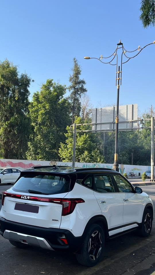 بسم الله الرحمن الرحيم
‏Kia Seltos 2024 
مواصفات N/M
السيارة مليانه مواصفات
كشنات جلد
كشنات تدفئة و تبريد
كشنات كهرب
شاشة كبيرة تدعم نظام ال car play
كاميرات 360 
حساس امامي خلفي
كاميرا امامية و خلفية
بصمة 
مودات قيادة (sport,eco ,smart,comfort)
نظام تعليق خاص بمواصفات N/M 
محركها المحرك المرغوب 2000 دوش
تبريد قطعتين
فول بنوراما
اوتو بارك
اوتو هولد
عدادات سرعة دجتال
و باقي مواصفات هواي
السيارة كلين ما بيها ولا قطعة صبغ
السيارة ماشية 40 الف كيلو
رقم السيارة اربيل
هزة و سنوية جديدة
سيارة مال شركة زيرو
مكان السيارة نينوى/ موصل
السعر 175 
لباقي التفاصيل تواصل مع الرقم
***********
