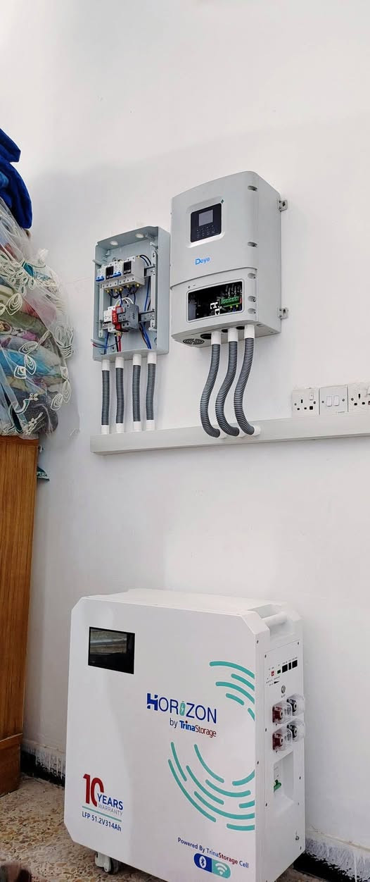 � مكتب الابداع المتميز للطاقة الشمسية 🔆

تم بحمد الله تنفيذ منظومة طاقة شمسية متكاملة 💪

⚡ السعة:
- 15 أمبير نهاري

- 15 أمبير ليلي

🔌 المواصفات:
✔️ انفرتر نوع (DEYE) بقدرة عالية
✔️ ضمان الانفرتر: 5 سنوات
✔️ مقاوم للعوامل الجوية (IP65)

🔋 البطارية:
✔️ بطارية هورازون 16 كيلو واط  (12 الف دورة)
✔️ ضمان 10 سنوات
✔️ مقاومة للعوامل الجوية (IP65)
✔️ مزودة بنظام ذكي لحماية نفسها

☀️ الألواح: لونجي هيمو x10
✔️ عدد 7 ألواح
✔️ قدرة اللوح الواحد 650 واط

🛡️ إضافات:
✔️ بورد حماية متكامل
✔️ أنظمة حماية كاملة
✔️ تنصيب احترافي مع ضمان حقيقي

📞 للاستفسار والحجز:
*********** : ياسر رحيم

✨ الابداع المتميز ..... طاقة تثق بها

