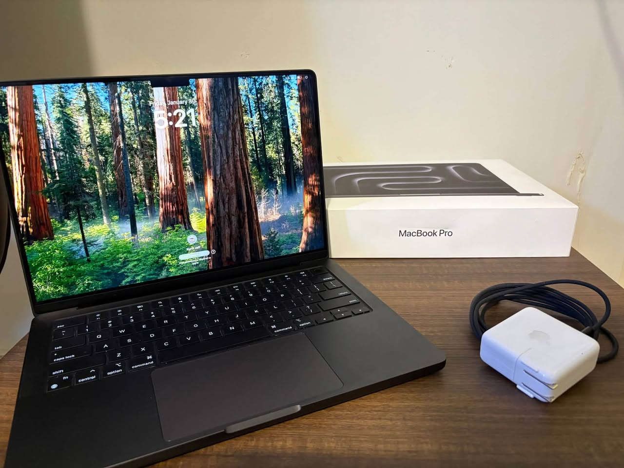 M4 chip 14-inch MacBook pro
-وارد امريكي هو و باكيته و الشاحنه الاصليه
-جديد بس تم فتح الباكيت
-السعر مليونين و ثمنميه دينار عراقي

-للاستفسار و الشراء المراسله على الخاص


**إذا كنت صاحب هذا الإعلان وتريد حذفه لأي سبب، رجاءا أرسل رسالة إلى الدعم الفني**