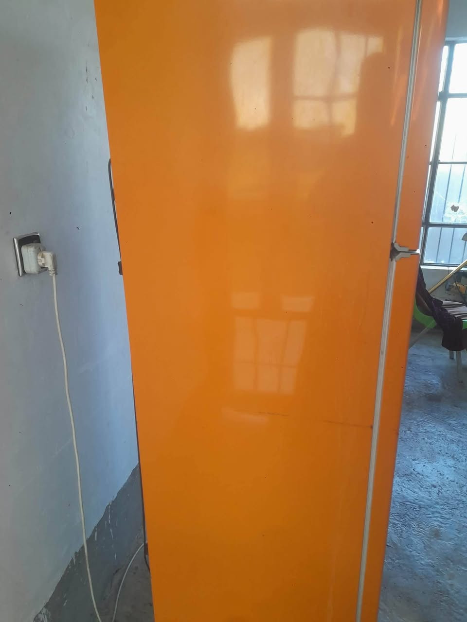 للبيع ثلاجه مستخدمه شي قليل الاستفسار على هذه الرقم ***********
