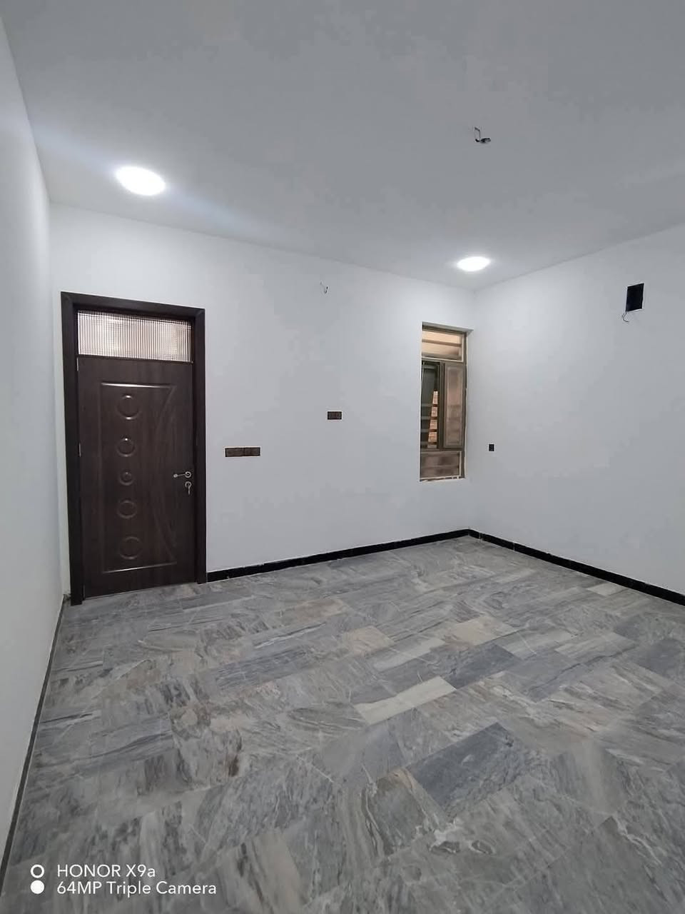 منزل 🏠 للبيـــــــــــــع المساحة ١٣٥متر واجهه ٧متر طابقين جديد طابو صرف
حي الفرات ٢ غرف نـــــــــــوم صالــــــه هـــــــول مطبـــــــــــخ صحيات وبعد اشياء كثيره 
ما مسكون اتصل وتساب و***********
