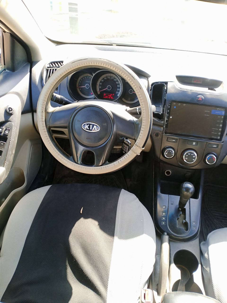 اسلام عليكم كيه فورتي خليجيه
2009
مكينه دوش 1600
السياره جاهزه من كلشي 
بيه طخه جاملغ خلفي خفيفيه شبر 
بيه صبغ اشخوط ومصبوغه احزام للجماليه 
رقم بغداد انكليزي تحويل مباشر 
السعر 84 بيه مجال
***********
***********
