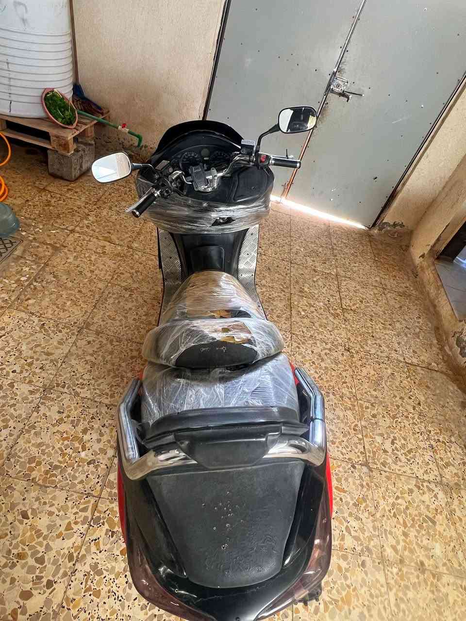 فورزه صفر 9 دراجه خير من الله كهربائيات شغاله مكينه مامفتوحه فقط كانت دراجه مزوده وشلنه تزويد ابريكات جديده  الكير ملغي السعر مليون و100 وبيه مجال. او مرواس  مكاني البصرة.  وهذا رقمي.  ***********
