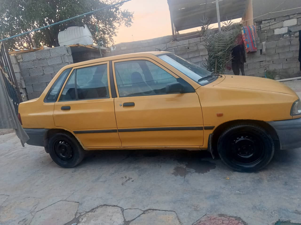 سلام عليكم ورحمة الله سايبه  موديل 13 كير ومحرك وشواصي وحداديه وتخم تاير تبريد  كله مكفول  موديل 13. اذا مو نفس الصور  والحجي اني خصار سياره رقم بغداد. السعر  22 ورقه  مكاني بغداد سلمان باك الي مو شراي لا يخابرني  ماعرف شكد عليها هيه او غرمات رحد ادكها  بل هيه الكيت النظام  متوقف انه روح شوف شكد عليها. عنوانه بغداد سلمان باك شرط مكاتبه مروريه الن اني متكتب مروري عبالي حولها بسمي  كلولي ينكطع الراتب مال رعايه السعر22ورقه موديل 13 )))))  ***********
