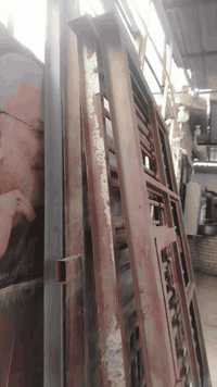 السلام عليكم شبابيك عدد٣ باب عدد١ جنل العنوان بغداد حي البتول رقمي *********** السعر ٦٠٠ الشرايع يتصل
