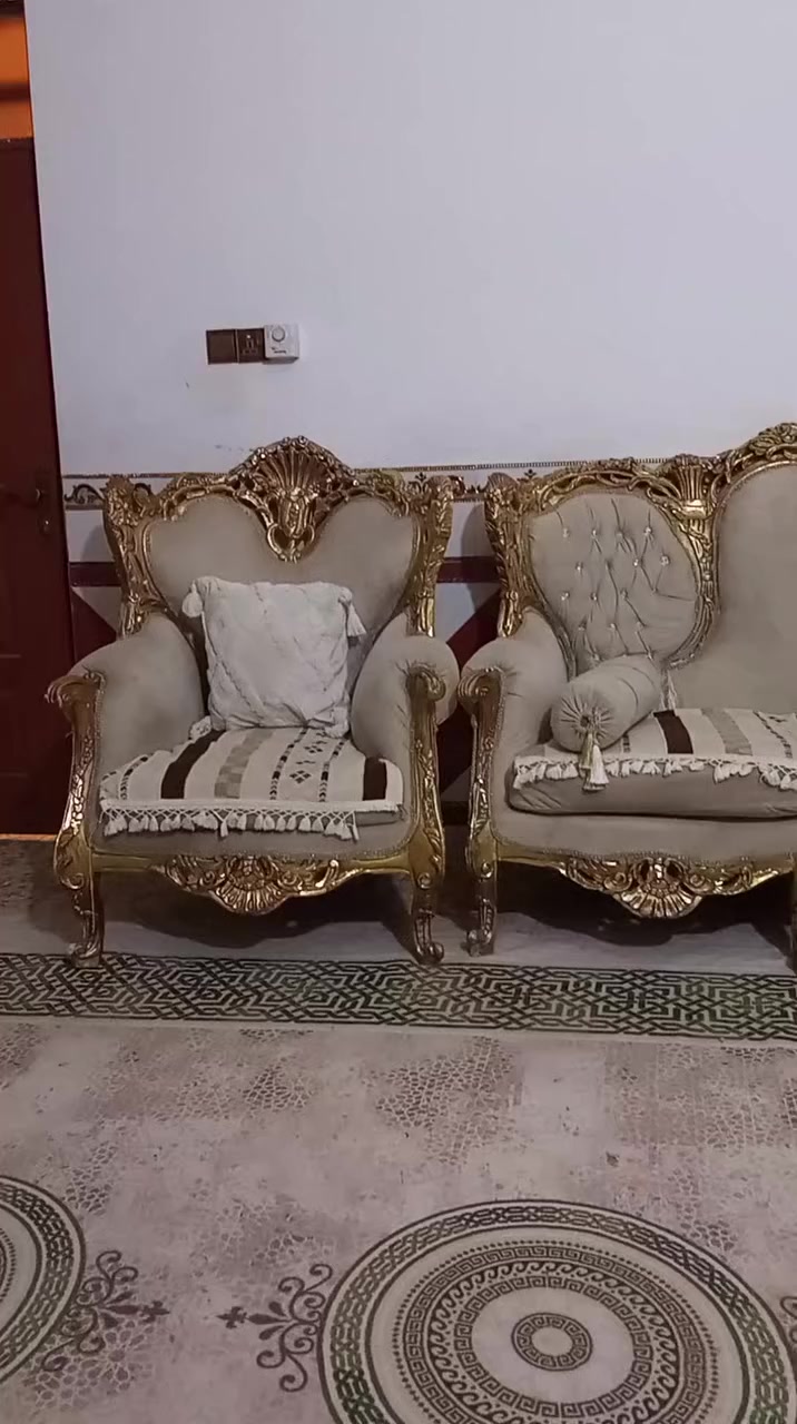 سلام عليكم طخم للبيع زان مصري السعر 1600وبي مجال ***********
