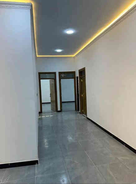 #اسعد_الله_اوقاتكم_بكل_خير⁉️👋🏼

دار سكن للبيع بناء 2025 

للاستفسار ***********

#المساحه 300متر  على تبليط مباشرتاً

#جنس_العقار :: طابو ملك صرف زراعي باسم عراقي سند 25 

#العنوان :: البصره أبي الخصيب محيله قرب سوك محيله 
يبعد عن شارع سايدين 300متر موقع راقي

#يحتوي البيت على ثلاث ٣ غرف منام كبار
و ديوان
و مطبخ و صاله
و مناور عدد 2
و صحيات داخلي وخارجي  و كراج سياره

#البيت جاهز من كلشي تستلم البيت عنده المكاتبه
كامل من مقطوره و كيزر و ماطور
جيب اثاثك و اكعد
و الف عافيه الي ياخذه

جميع الخدمات متوفره ماء كهرباء شارع 12 متر تبليط مباشرتاً غريب على 
#السعر ((130 وبي مجال 
#للاستفسار الاتصال على الهاتف  ***********
