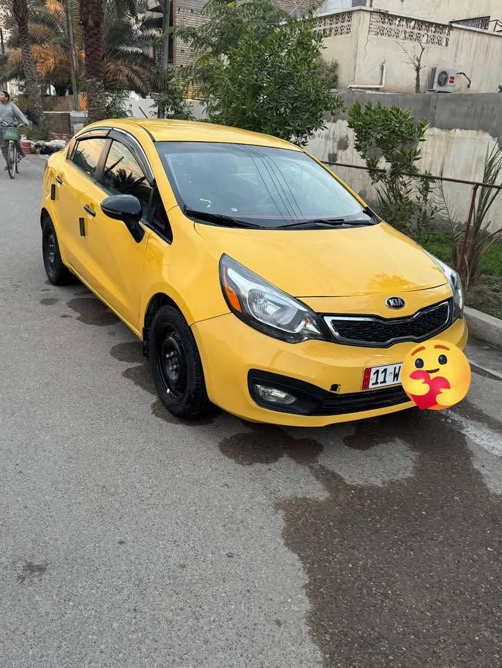 للبيع كيا ريو 2013  رقم بغداد انكيزي مكينه 1600 GDi  الامريكي معروف سيارة حلوه مكينه كير كفاله شوصي الاماميه واللغود مكفوله بيها فقط تصليح بخشم الشاصي الخلفي يعني يم البراكيت وبيها طخه بالدعاميه الخلفيه  والبكلايت موضحه بالصوره مصفره هيئه وغرامات باسمي شرط التحويل بيها كامره بلاديه مواصفاتها معروفه 
مكاني بغداد الزعفرانيه 
***********  
السعر ٧٣ وبيها مجال قليل رجاءً
