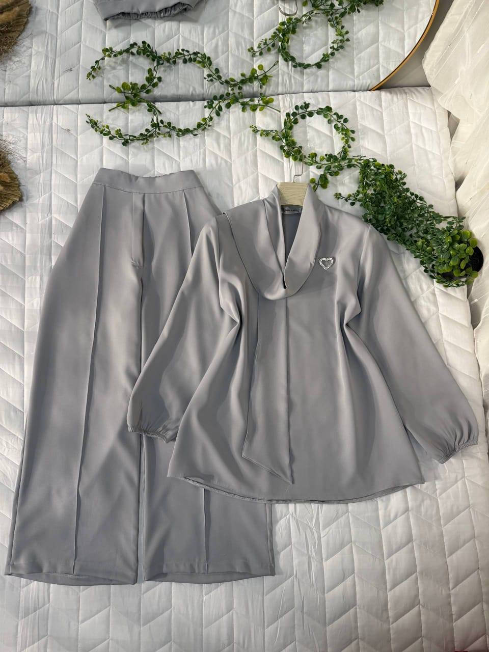 طقم أنيق 👗✨
خامة دابل فخمة وكوالتي عالي 🔥

القياسات: 38 / 40 / 42 / 44 / 46 / 48

ستايل راقي يناسب الطلعات والعيد 💃
كمية محدودة لا تفوتج الفرصة ❗️🔥
للحجز والاستفسار دايركت أو واتساب ✉️
توصيل: بصرة 5 آلاف / باقي المحافظات 7 آلاف 🚚


**إذا كنت صاحب هذا الإعلان وتريد حذفه لأي سبب، رجاءا أرسل رسالة إلى الدعم الفني**