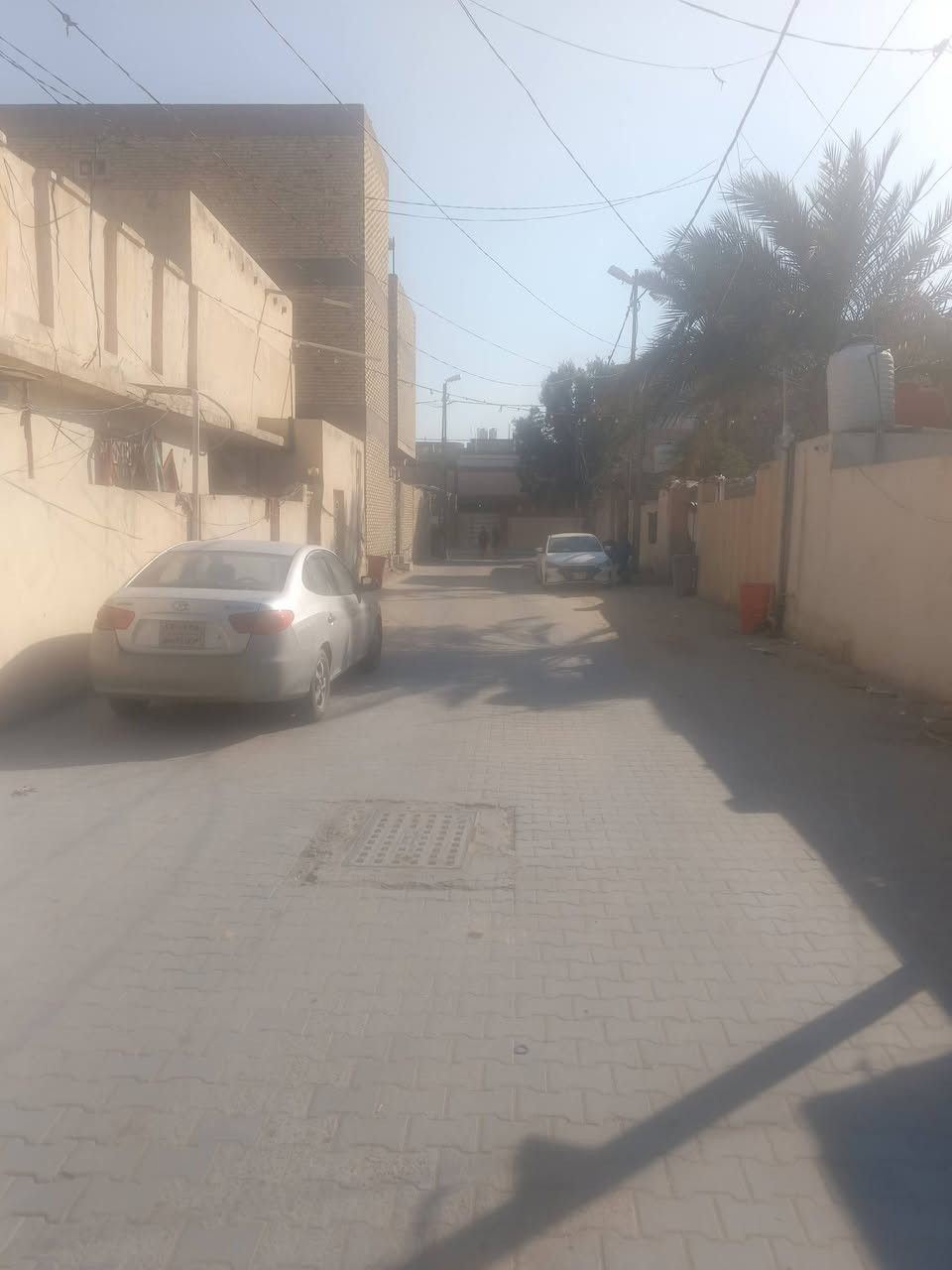 للبيع بيت  طابقين في حي القادسيه المساحه 210م صالح لسكان 4غرف نو م صاله استقبال ومطبخ ومجموعه صحيه  طالع منه مشتمل طابق الثاني معزول سعر المتر  2350هاتف 4***********///***********تحياتي ابو ياسر
