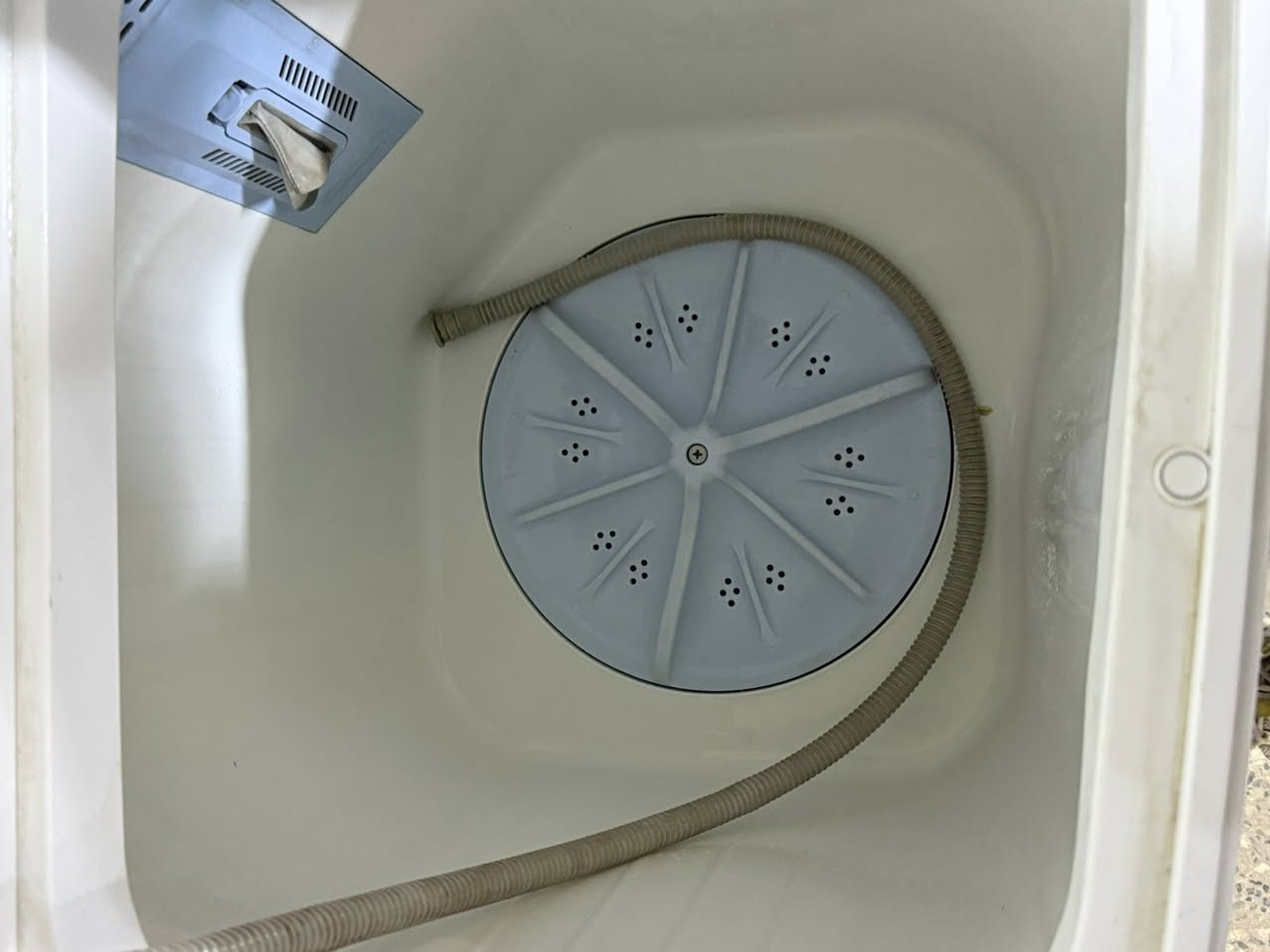 غساله 12 كيلو 
استعمال كلش قليل 
السعر 150 وبيه مجال 
بغداد الامين الثانية 
***********
