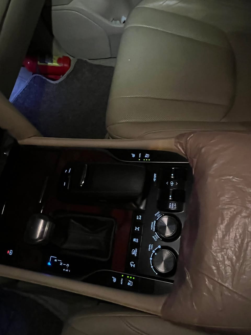 Lexus LX570 2017
87000km
61000$
*********** 
أربيل مكفولة كفالة عامة حتى الدعاميات بشرط
