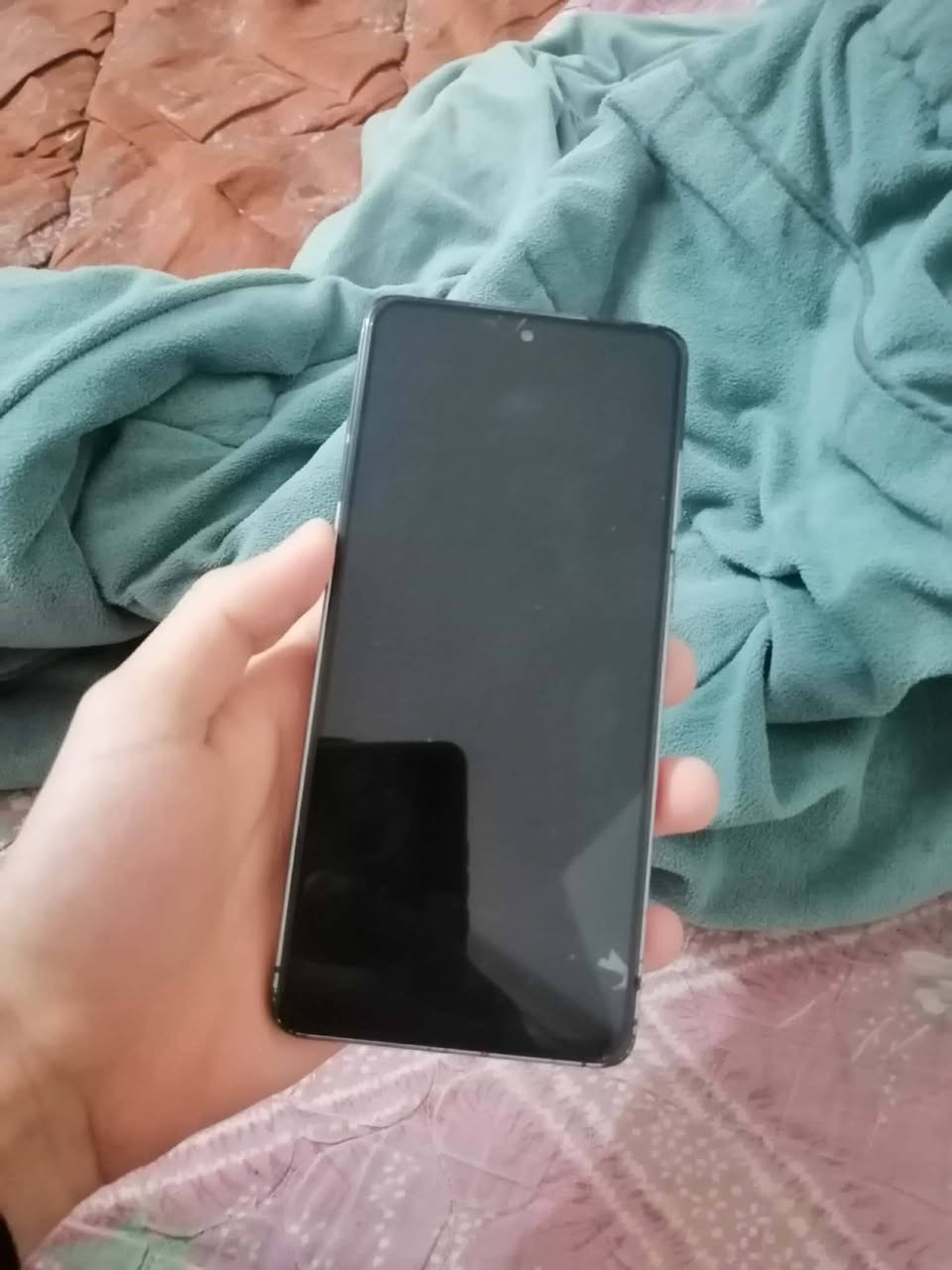 السلام عليكم سامسونج a73 5g ذاكره 128 بطاريه 500 شاشه 120هيرتز معالج 778 كامره 108م الجهاز ممفتوح لوك بصمه وجه شغاله اصبع شغاله فقط بي ضربه من جوه مراوس ب 11 عادي رقمي ***********
