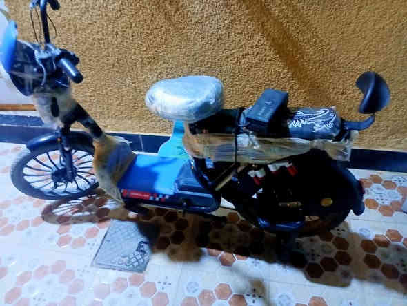 السلام عليكم دراجة شحن لبيع حجم 20 خمسة باتريات جديد مفاتيح عدد2
بركات 
شاحنة خير من الله المكان.ديالى ناحية كنعان سعر 275وبيهة مجال.رقم *********** واتساب موجود اذا رقم مقفول
