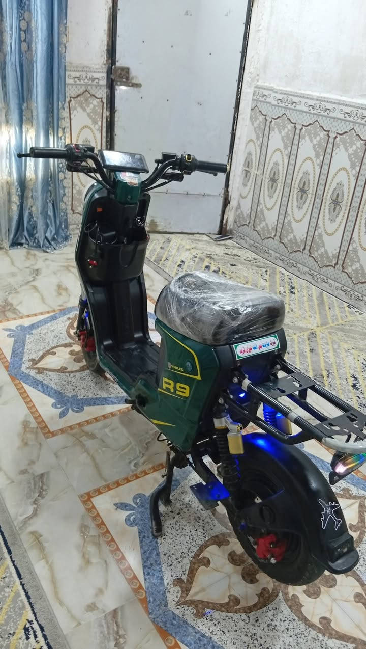 سلام عليكم دراجة البيع R9دراجه جاهزه وجديده الدراجه موديل 2025بطاريات جدد 32كلشي شغال جاهزه ما عوزهه شي ***********العنوان البصره القبله الابعتالاف يم طب العدلي السعر 325
