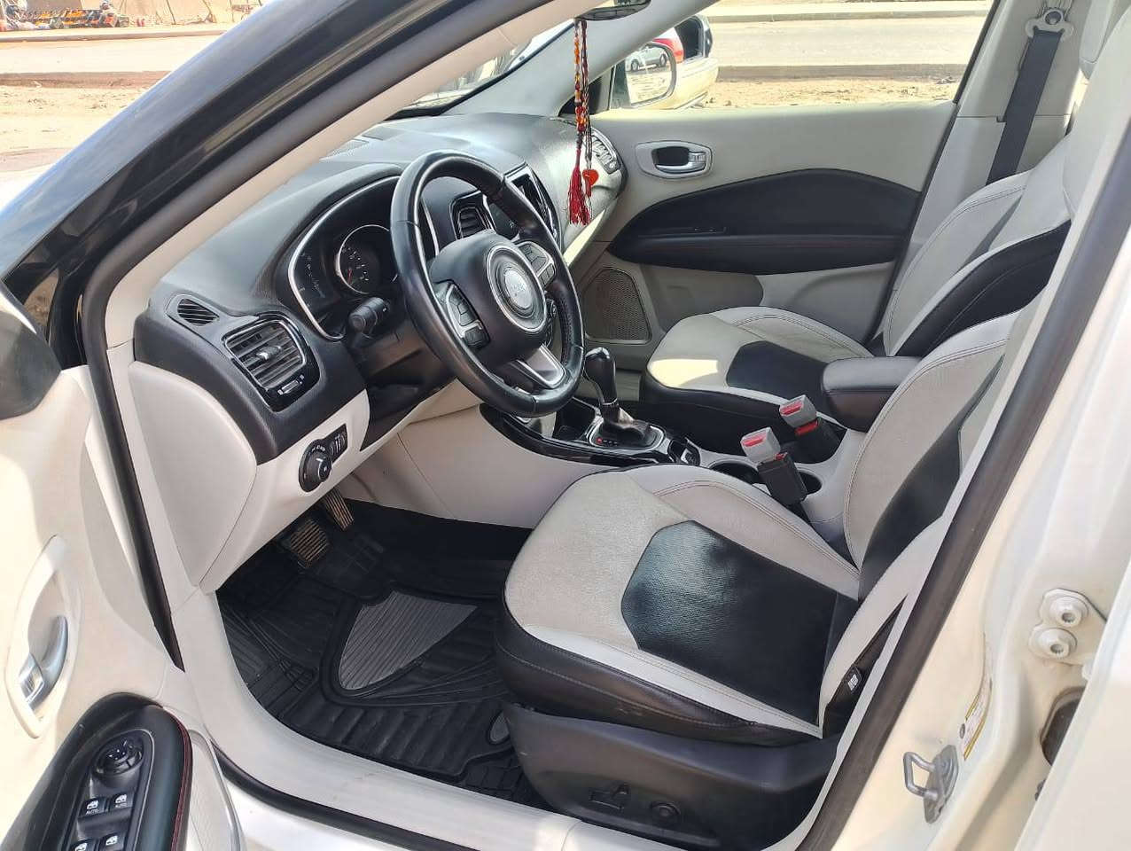 السلام عليكم
جيب كومباس ٢٠١٩ ابيض بلاك
 مرقم ذي قار مشروع وطني ب اسمي للبيع  
‎2019:الموديل 
ضربتها جاملغ فقط جهة السائق 
عداد المسافة: 150 ألف كيلو قابل للزيادة 
اللون : ابيض بلاك توب
مكان السياره : ذي قار
‎ الــمــواصــفـــات :- فول مواصفات  ١/١ 
مثبت سرعة
نقطه عمياء
مانع انزلاق 
اوتو ستوب 
بصمة
تبريد قطعتين
فول تحكم ستيرن 
سايد بريك بصمة 
رادار 
حساس خلفي وكامرة دواره ٣٦٠ 
كشنات جلد وكرسي السائق كهربائي 
شاشه لمس كبيره
تدفئة كراسي وستيرن
العديد من المواصفات غير مذكورة 
السعر: 140 وبي مجال
تفاصيل اكثر: 
اتصال وبي واتس اب
***********

*التبريد بيها ما يشتغل حاليا*ض
