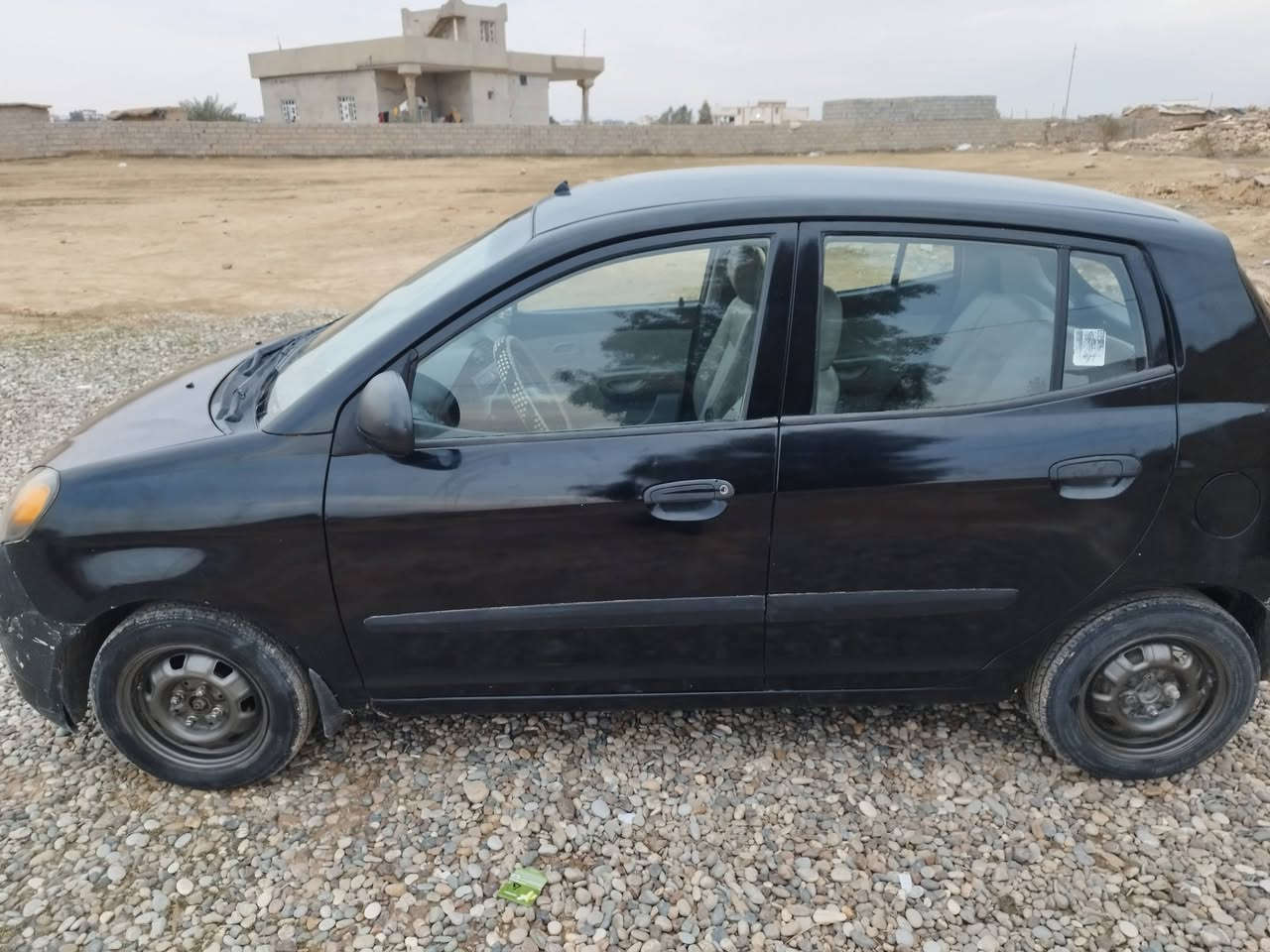 للبيع كيا بيكانتو هاش باك موديل 2009 منافيست ما مكصوصه وياهه اوراقه ما مسجله اوراقه كامله بدون حادث محرك 14 بلادي محرك ريو كير محرك شرط تدفئه تبريد كامله اربع تايرات قطاره بلبانزين صار سبوع من فولته وبيه نص بطل البانزين يوديك ويجيبك للحويجه جدد كهربائيات كله شغاله نقصه بيه الصدر شويه بي تعب  سعره 25 ورقه .  العنوان كركوك الحويجه قريه الحلوه *********** اخوان بس واتساب خط.ماكو
