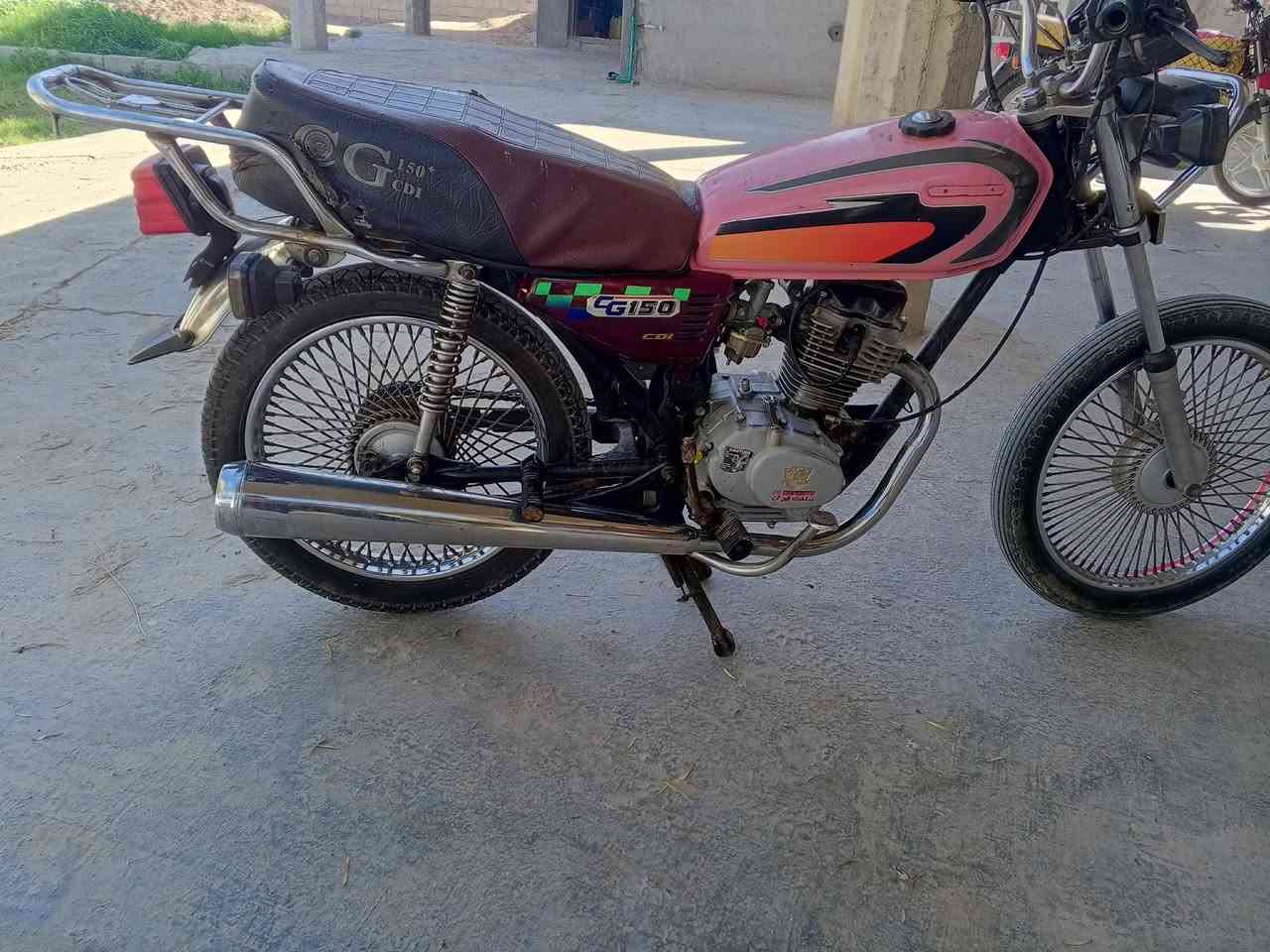 دراجه للبيع كامله  مابيهه اي نقص أوراقه كامله قرب سيطرت الغالبيه سعرهه 300 بيهه مجال ***********
