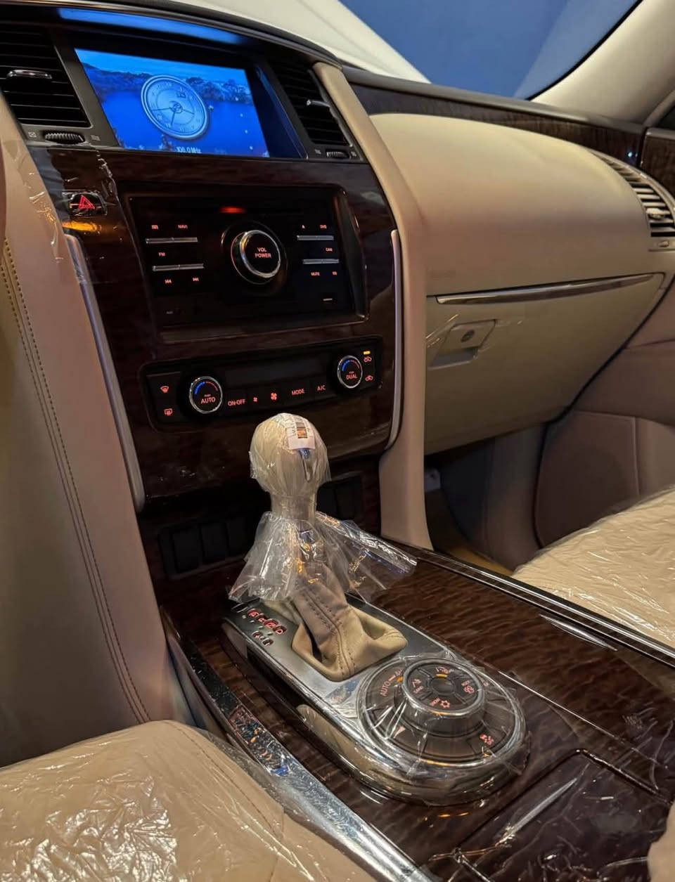 ‏بلاتينيوم نيسان ٢٠١٣ مكينه المرغوبه ٥٦٠٠ حداديه  تخم تاير  حداديه جديده هزه جديده مكينه جديده  سنويه بأسمنه‏ 260 سعره بيه مجال نجف مشخاب ***********
